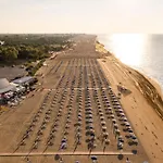 Апартаменти Lovely Seaview Flat-beahost